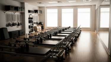 マシンピラティスの基本動作｜代表的なエクササイズのやり方を解説